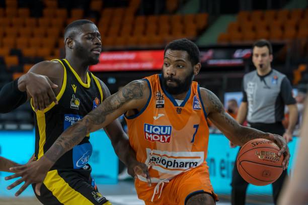 很多中锋喜 很多中锋喜